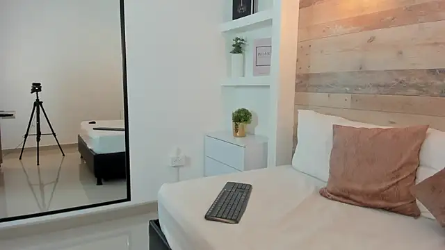 cloee20_ - Cloee20_'s free webcam