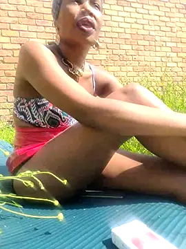 AfricanSquirtingQueen webcam
