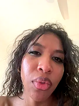 Webcam Model (IamCrystal2)  is live.Free join now!