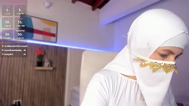 hannaa_dolly (F milf) - show boobs