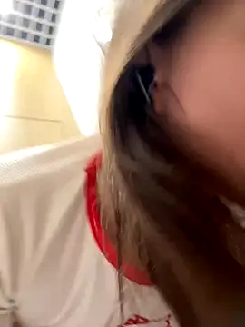 Webcam Model (MiniVi)  is live.Free join now!