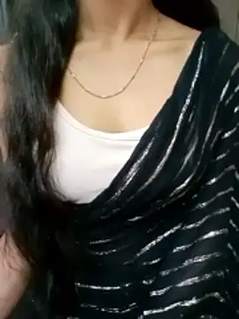 Webcam Model (Roja__)  is live.Free join now!