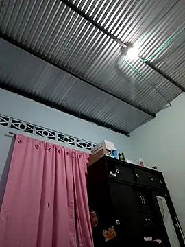 KattalellaGomez webcam