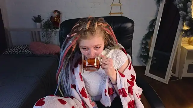 kiki_shay (F young) - paints, canvases, easel fo art