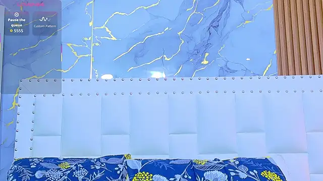 cutiecurvyForeign webcam