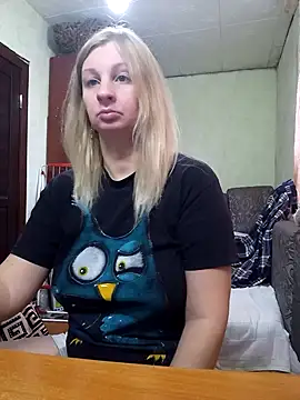 BustyBlond webcam