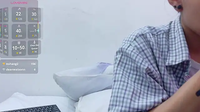 yourcuteneighbourr - Yourcuteneighbourr's free webcam