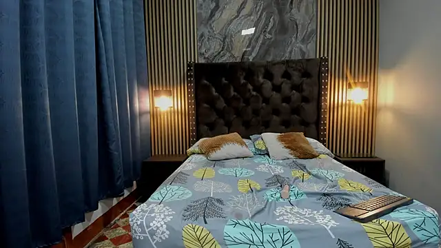 alyra_moon - Alyra_Moon's free webcam