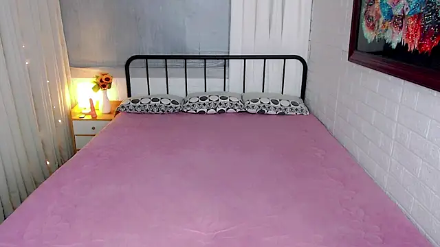 FinestCHLOExxx webcam