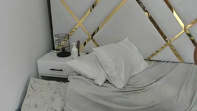 sara_bigass- - Sara_BigAss-'s free webcam