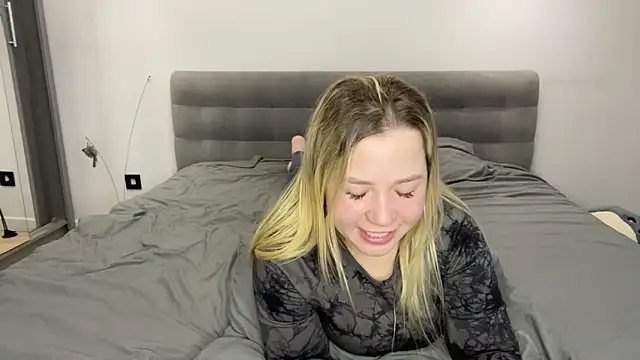 embersweetbunny - Embersweetbunny's free webcam