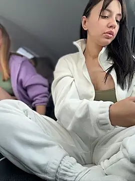 JulliaVegas's live cam