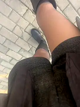 yimisun01 (F milf) - 户外超刺激……偷偷夹着小粉玩……国王👑完成✅上身超极真空3分钟