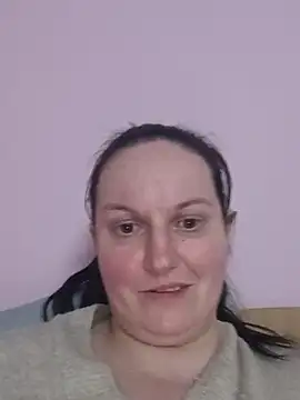 BustyLadyAlma webcam