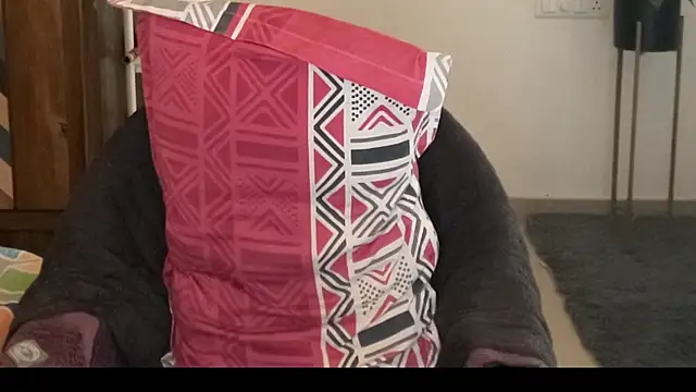 MakeMeAwareAah webcam