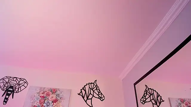 Isabella_Crofts webcam