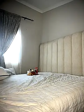 Bustygoddess32 webcam