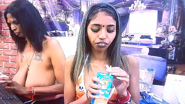 IndianSexySlender webcam