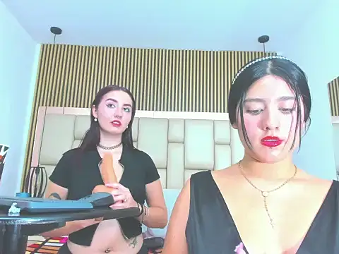 HannaANDcherri webcam