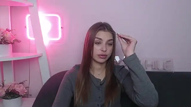 MilanaAngelAs live cam screenshot female on SLUT.SHOW — Free Live Cams & XXX Chat