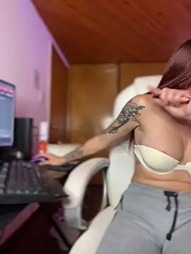 im_scarlett18 - Im_scarlett18's free webcam