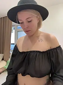 Charming_Daphny webcam