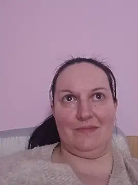 BustyLadyAlma webcam