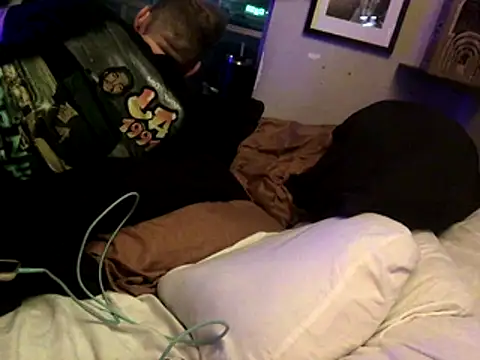 Thickwhitetight webcam