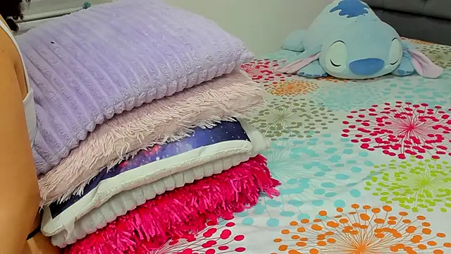 Elizabeth_18_ webcam