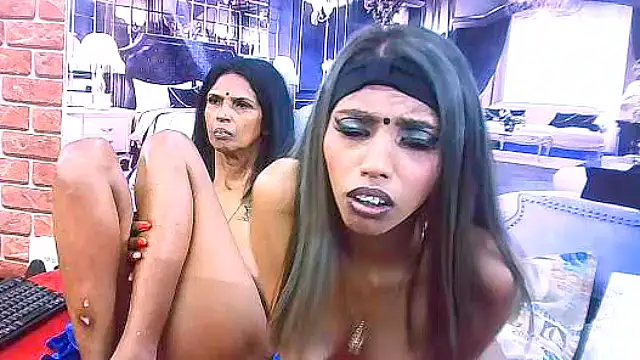 IndianSexySlender webcam
