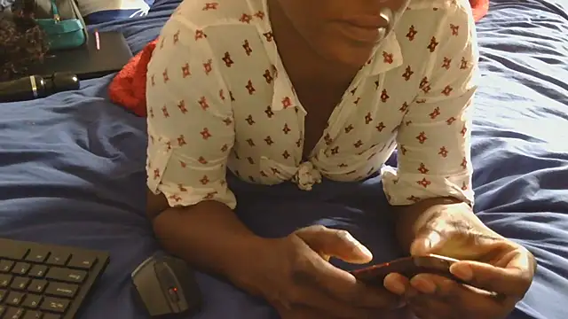 sluttylaura21 webcam