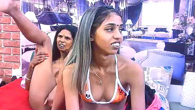 IndianSexySlender webcam
