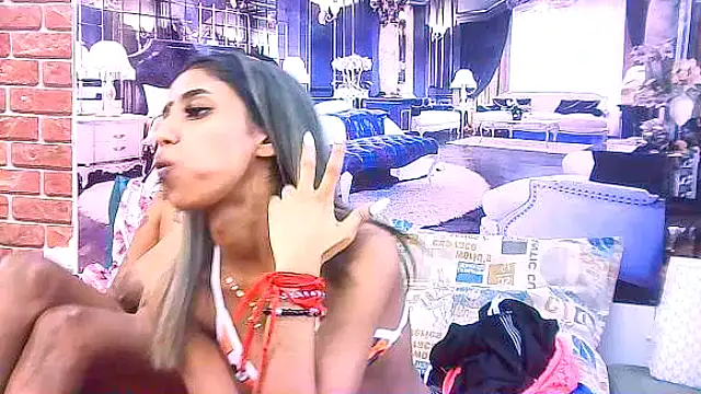 IndianSexySlender webcam