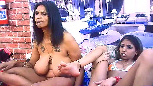 IndianSexySlender webcam