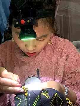 tuyetnhi-00 - Tuyetnhi-00's free webcam - UK Sex Cams