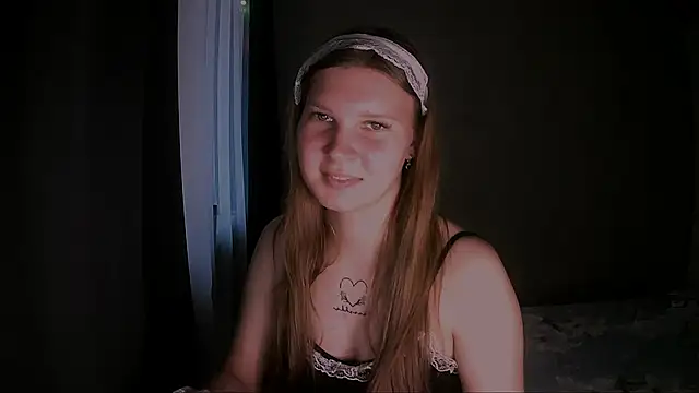 nelli_lux_ webcam stripchat model stream image