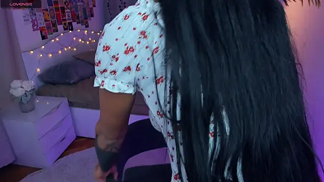 CharimgSabrina webcam