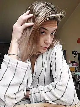 SheTheDeeevil webcam