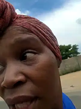 AfricanSquirtingQueen webcam