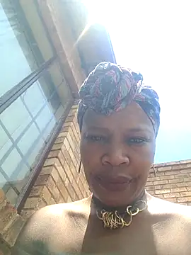 AfricanSquirtingQueen webcam