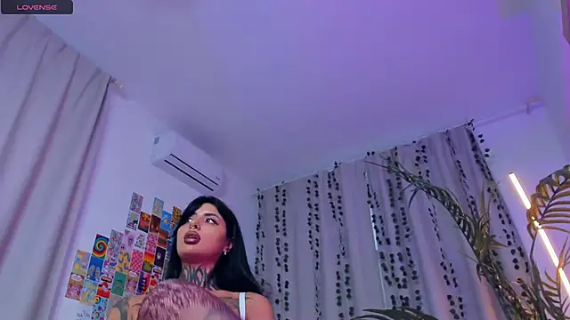 CharimgSabrina webcam