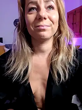 AngelaDesires Live Webcam on Stripchat