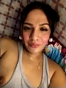 Yourbabyshane Live Webcam on Stripchat