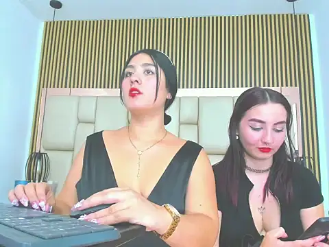 hannaandcherri - HannaANDcherri's free webcam - UK Sex Cams