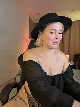 Charming_Daphny webcam