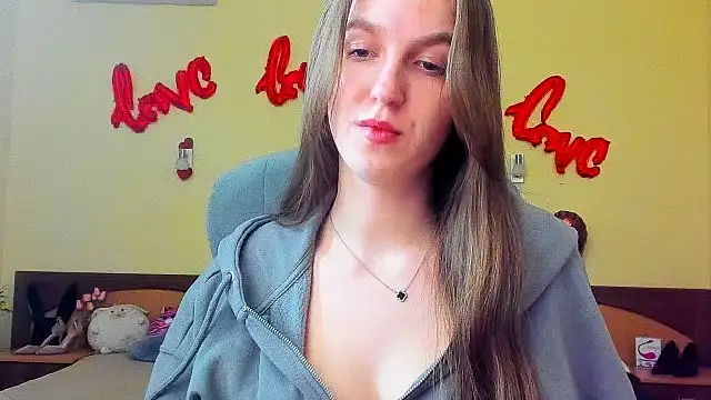 nesie-stoun - Nesie-Stoun's free webcam - UK Sex Cams