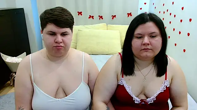 BeckyAndHellen webcam