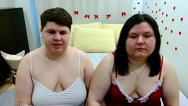 BeckyAndHellen webcam