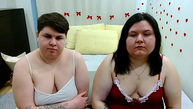 BeckyAndHellen webcam