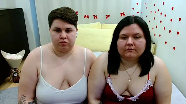 BeckyAndHellen webcam